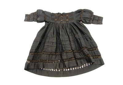 Vestido de luto infantil