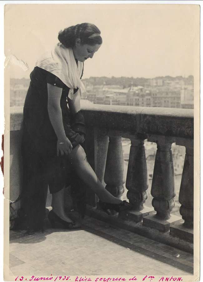 En el marco: “12 de junio 1935. Elisa sorpresa de ¿San/Doñ Antón”