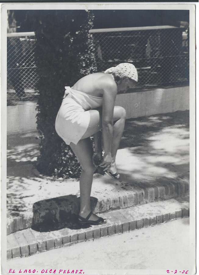 En el marco: “El lago. Olga Peláez. 2-7-36”