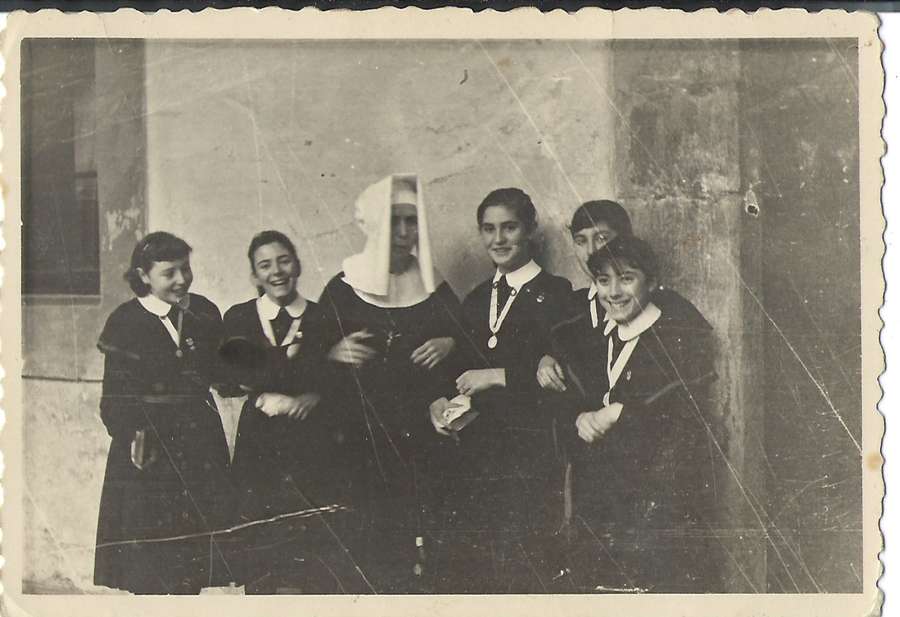 En el reverso escrito: “Sor Mater Amabilis. Día de la Inmaculada. 8-12-57”