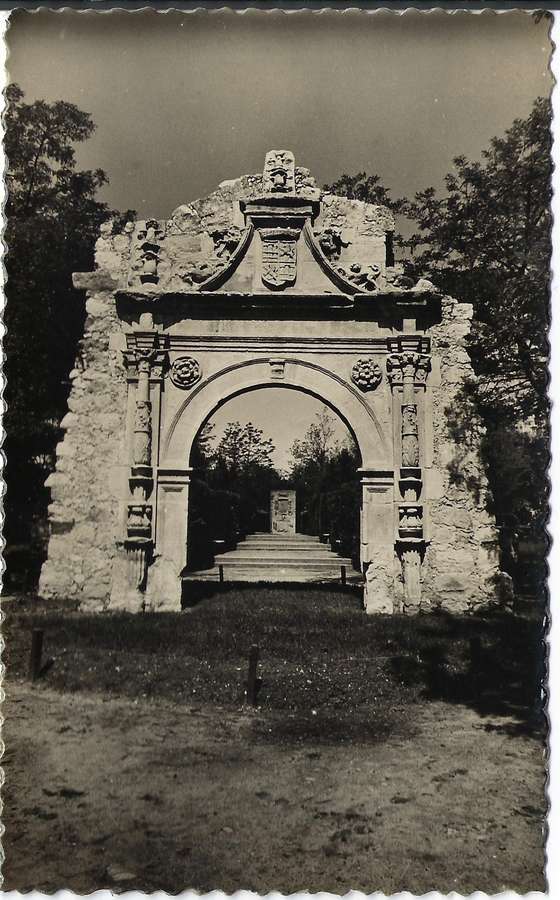 Arco del parque del General Mola