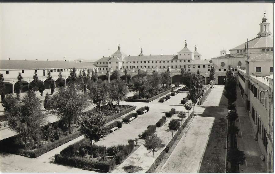 Patio central de las Escuelas Salesianas 